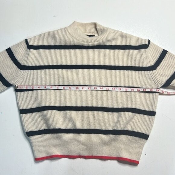 Striped Sweater with Black and Red Accents size M - Picture 5 of 9